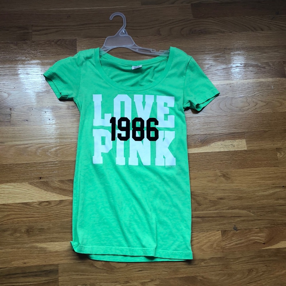 Green t-shirt from pink